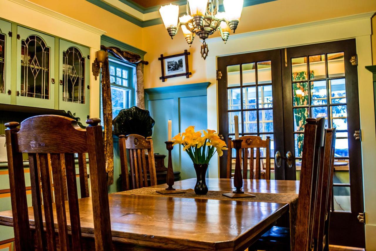 The Craftsman House Bed and Breakfast Bragg Creek Buitenkant foto