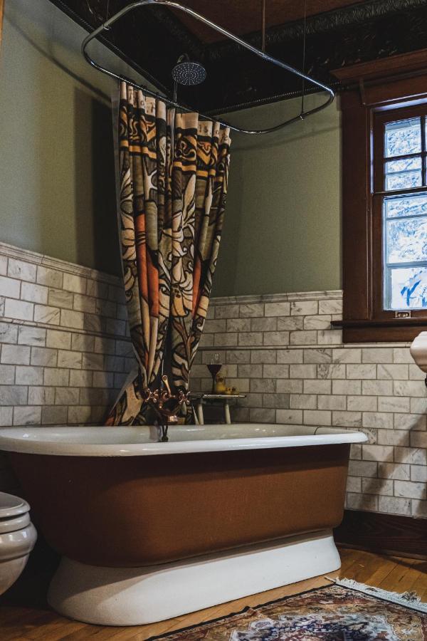 The Craftsman House Bed and Breakfast Bragg Creek Buitenkant foto