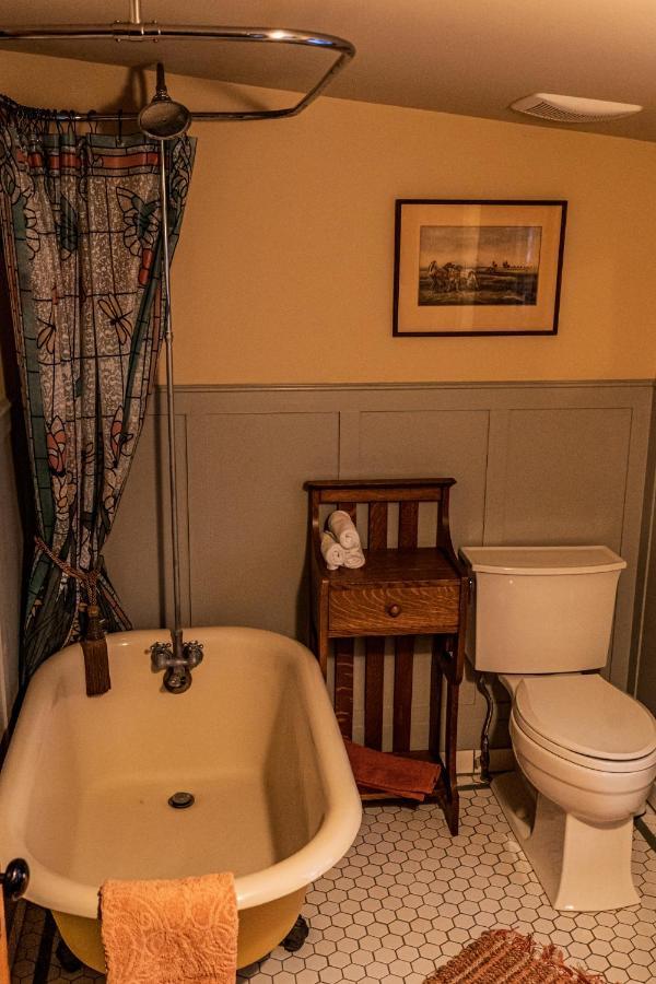 The Craftsman House Bed and Breakfast Bragg Creek Buitenkant foto