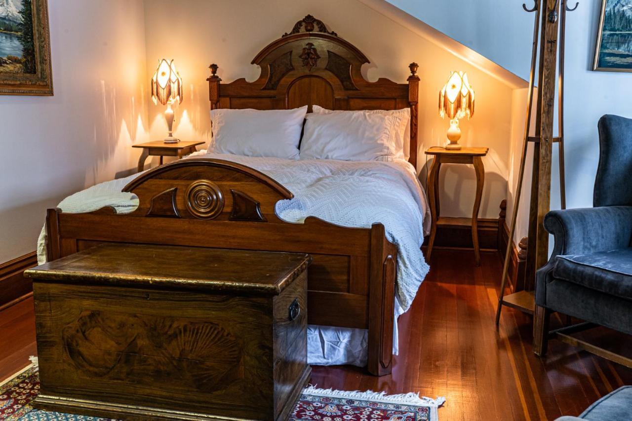 The Craftsman House Bed and Breakfast Bragg Creek Buitenkant foto